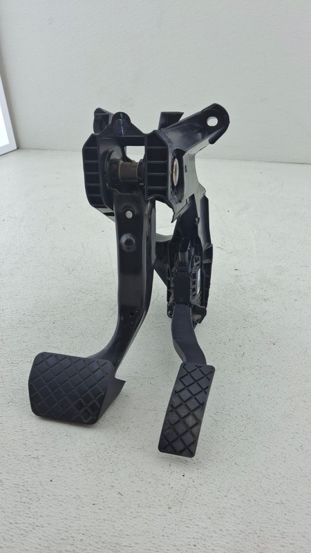 2019 VOLKSWAGEN JETTA BRAKE AND GAS ACCELERATOR PEDAL ASSEMBLY OEM