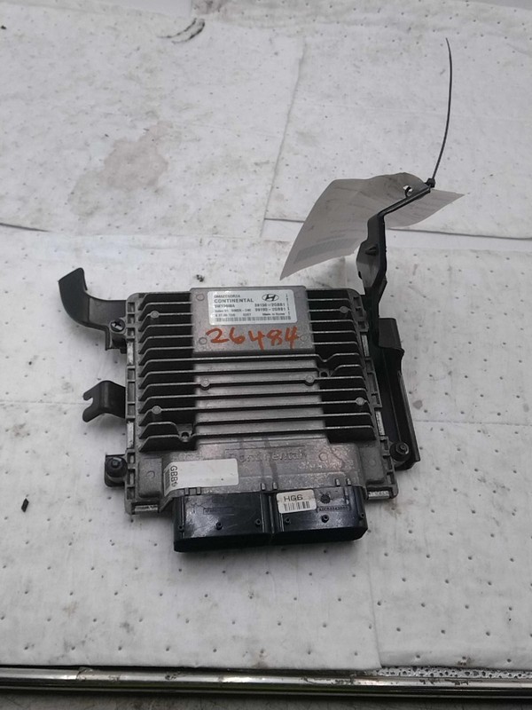 2014 Hyundai Santa Fe Engine Control Module ECM 2.0L OEM 135K Miles