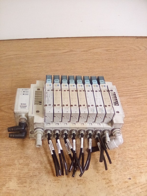 SMC 8 Slot Manifold EX500 Series W/ EX500-Q101 & (8) SY5200-5U1