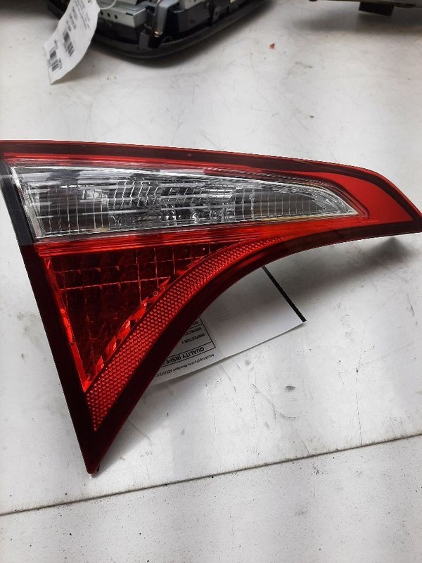 14 15 16 TOYOTA COROLLA LE DRIVER LEFT TAIL LIGHT DECKLID MOUNTED