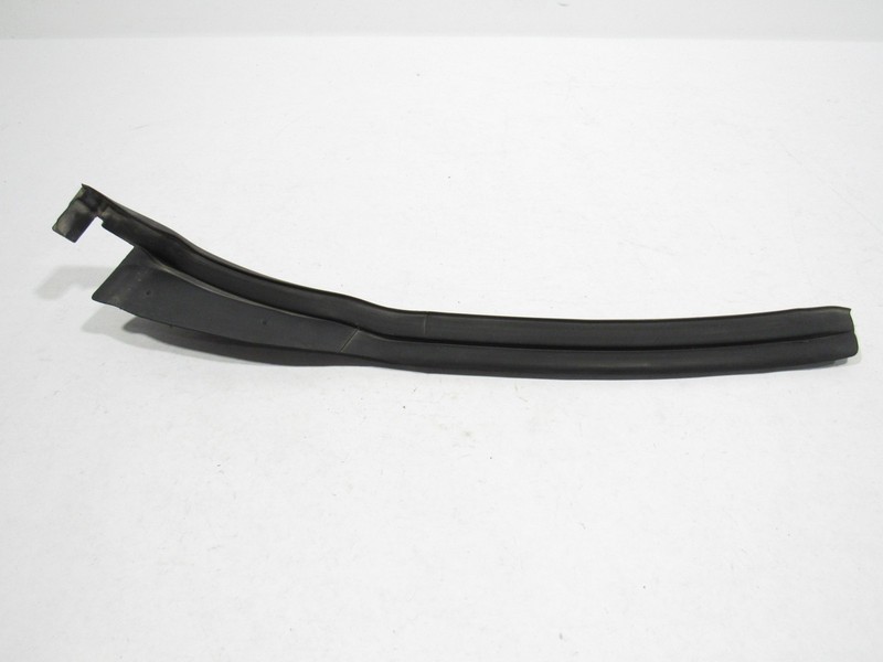 Land Range Rover Evoque 2023 Rear Left Door Lower Weatherstrip Seal 20-24 ;:A