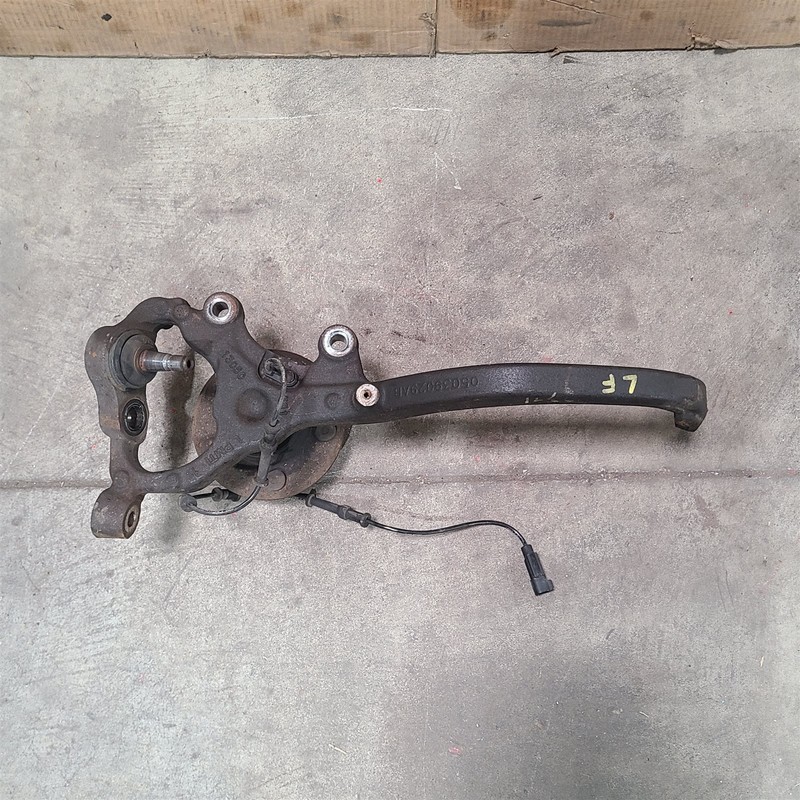 08-14 Dodge Challenger Srt8 Driver Front Knuckle Spindle W/ Hub Lh Aa7371