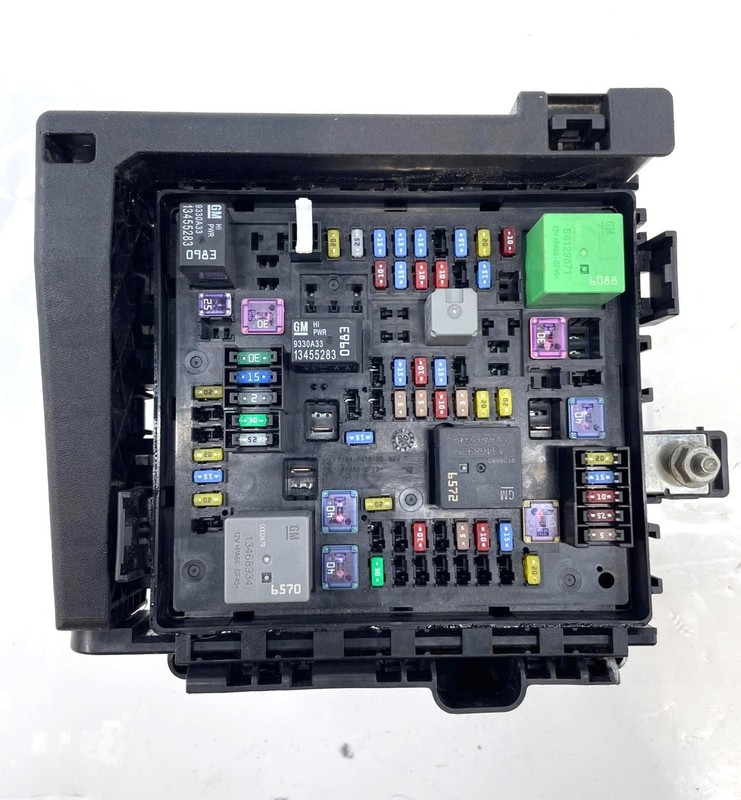 2020-2021 Chevy Traverse Relay Junction Fuse Box W/o Power Fold Third Row Seat