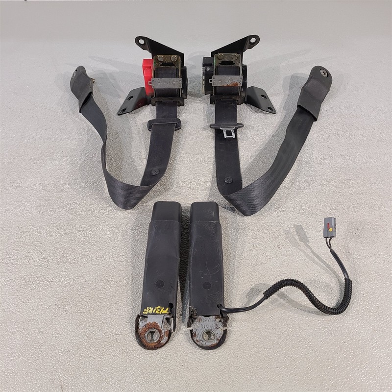99-04 Ford Mustang Convertible Front Seat Belt Retractors & Latches Lh Rh Set Aa