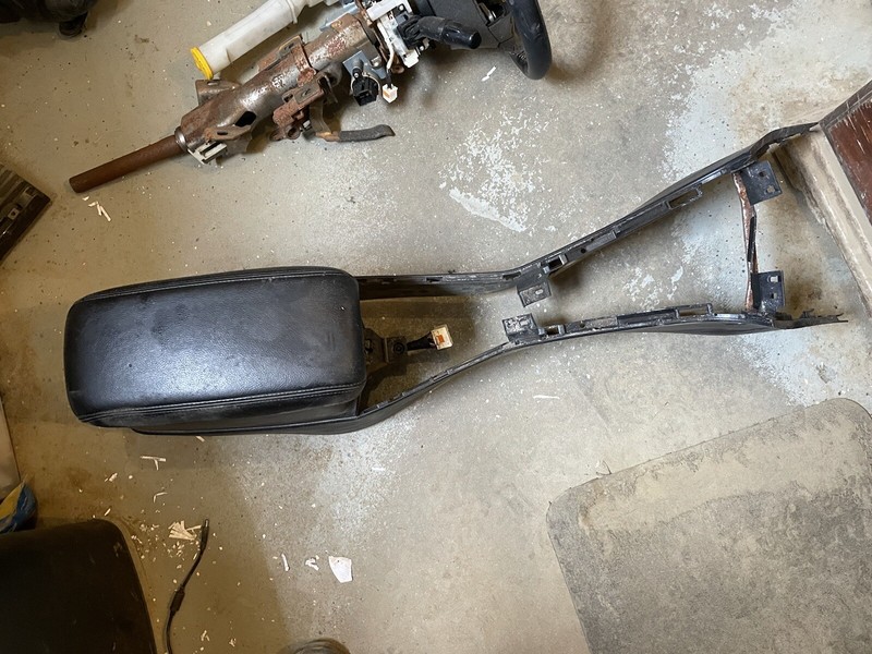 06-08 Mazdaspeed MAZDA 6 Center Console W/ Black Leather Armrest