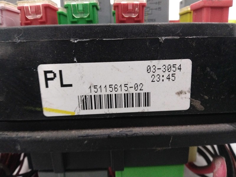 2005 GMC Sierra 2500 Fuse Box OEM Green 15201930 197k Miles Warranty