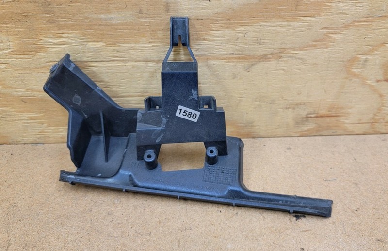 2008 - 2012 MASERATI GRANTURISMO FRONT LEFT HEADLIGHT WASHER BRACKET 080056400