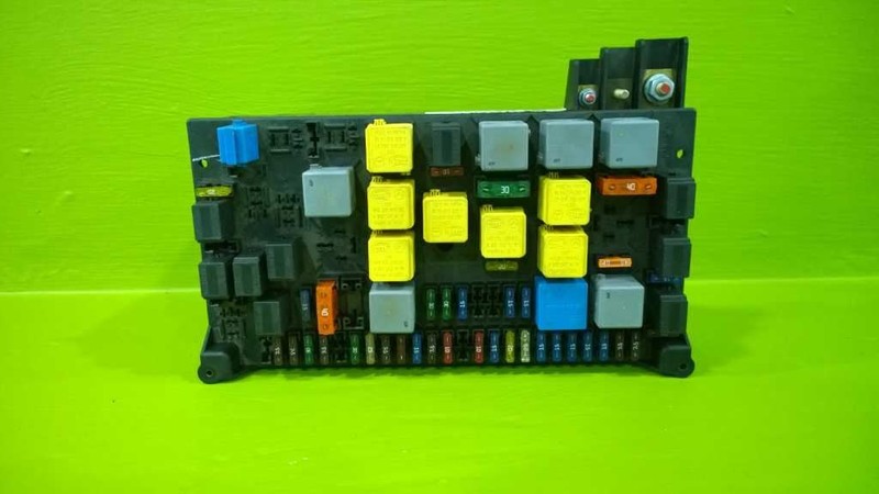 00 ML320 BCM BODY CONTROL MODULE FUSE RELAY BOX OEM 3753-20