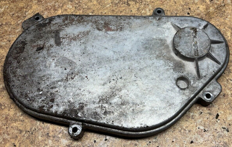 1990 Polaris RMK 700 Indy Snowmobile Engine Gear Case Housing Outer Cover Z8