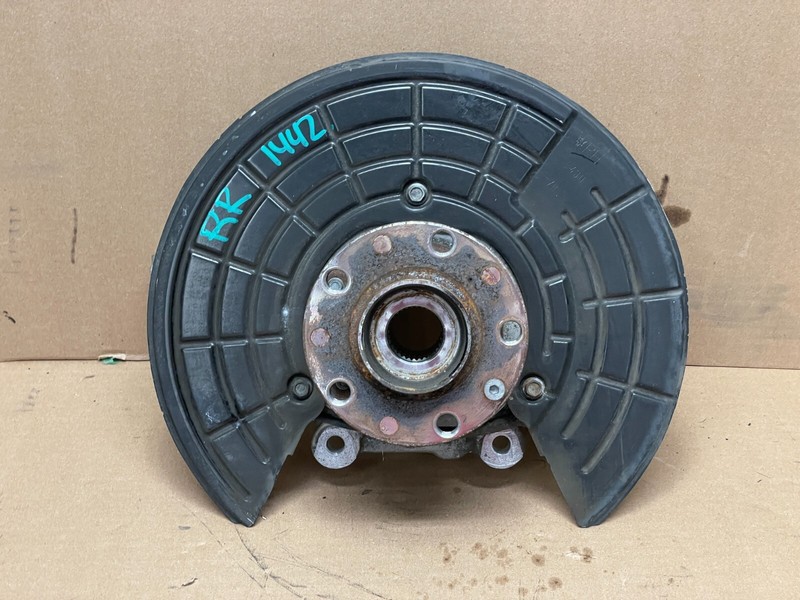 2017 2018 Maserati Levante Rear Right Passenger Spindle Knuckle Hub AWD 1442 OEM