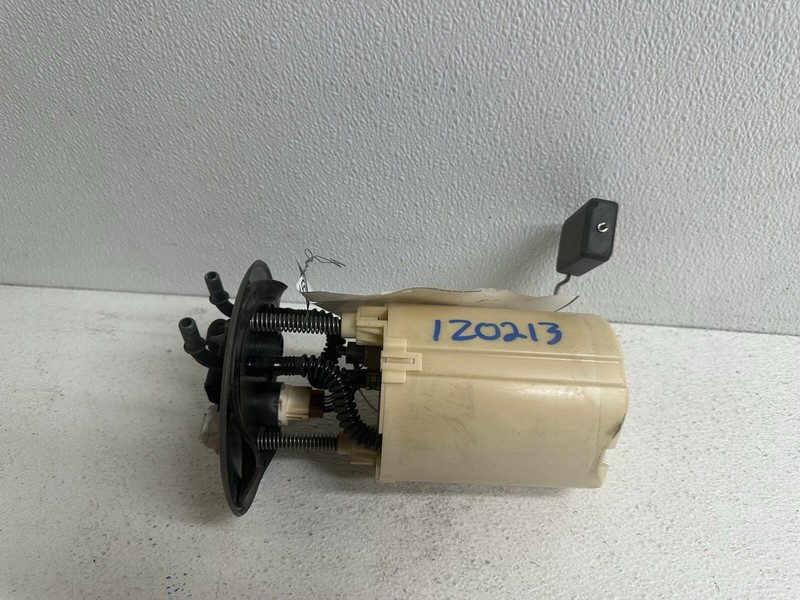 2000-2002 Kia Rio Fuel Pump w Sending Unit & Bracket