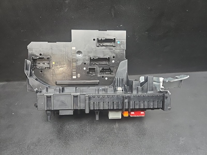 10-11 Mercedes W212 E350 E550 Rear Fuse Relay Box SAM Assembly 2129003702 OEM