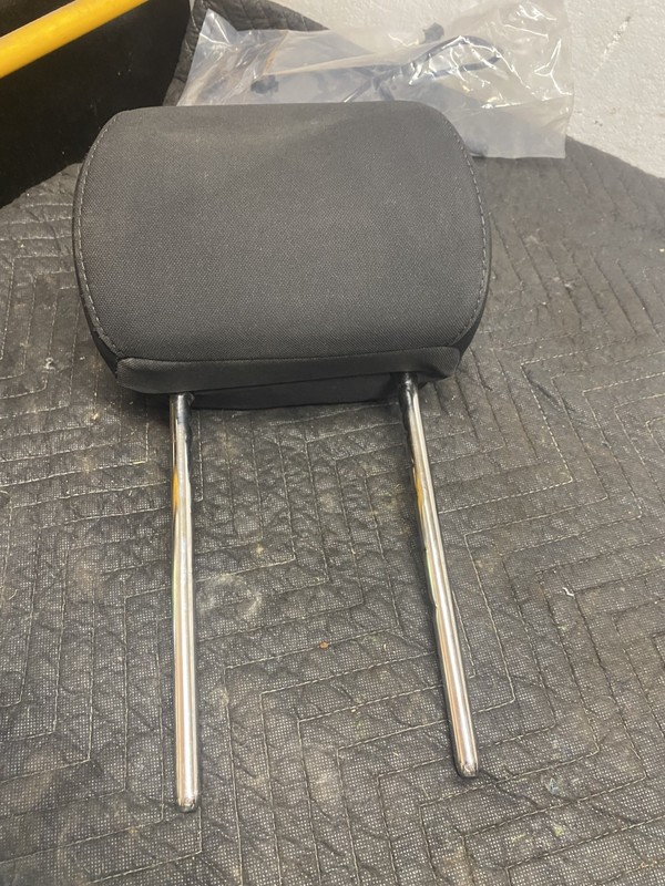 2016 KIA SORENTO RIGHT FRONT HEADREST OEM