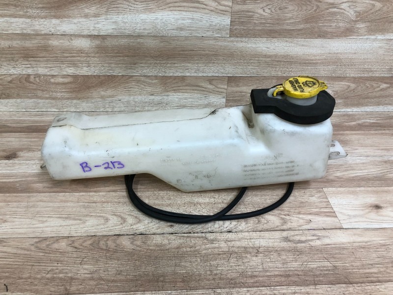 CHRYSLER PT CRUISER OEM WINDSHIELD WASHER TANK RESERVOIR 2001-2010