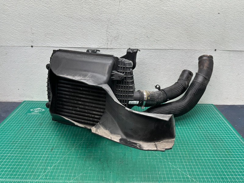 17-24 MASERATI GHIBLI - RIGHT SIDE TURBOCHARGER INTERCOOLER W/ AIR DUCT OEM