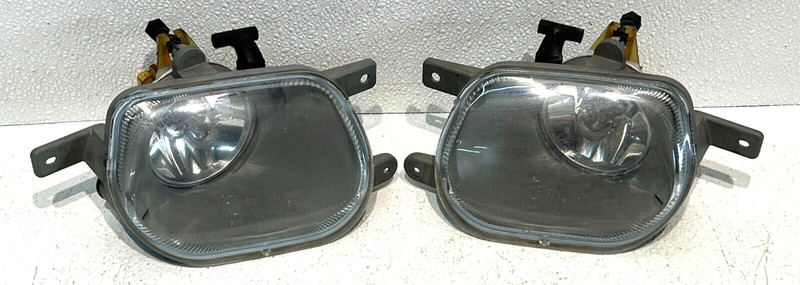 03-12 Volvo XC90 Fog Lights Front Bumper Mounted Pair OEM