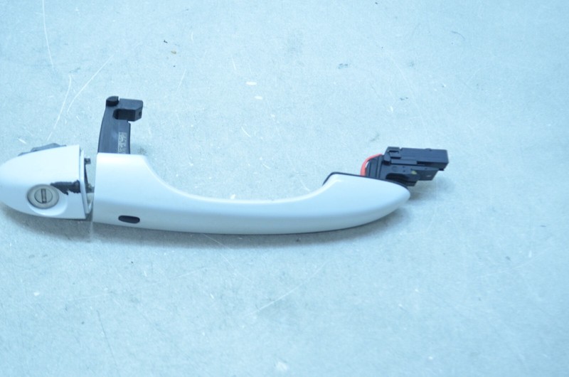 15-17 CHRYSLER 200 FRONT LEFT DRIVER SIDE EXTERIOR DOOR HANDLE WHITE OEM