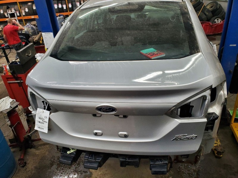 Trunk/Hatch/Tailgate 4 Door Sedan With Spoiler Fits 14-19 FIESTA 305428