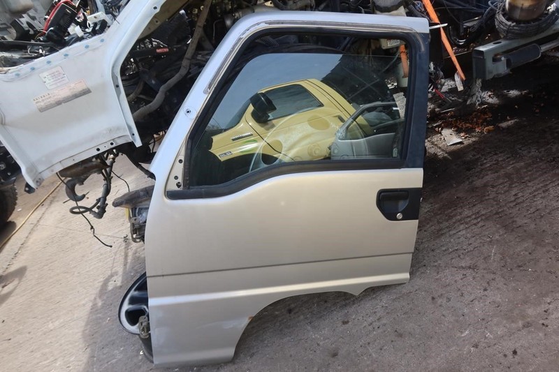 1996 Subaru Sambar OEM Left LH Driver Door Assembly