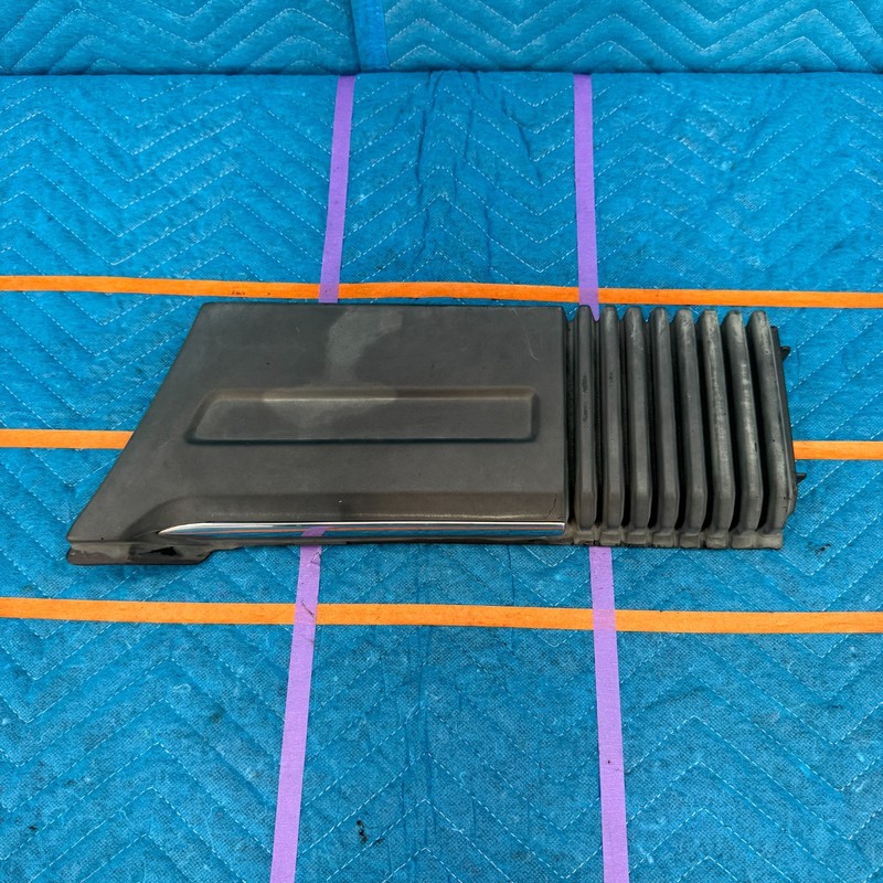 1987–1991 Volvo 780 Bertone Front Left Driver Bumper Side Cover OEM 1341340