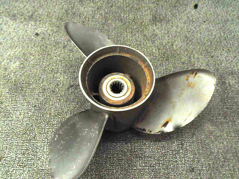 JOHNSON/EVINRUDE OMC STAINLESS PROPELLER 389510 R/H STD 13 DIA X 19P