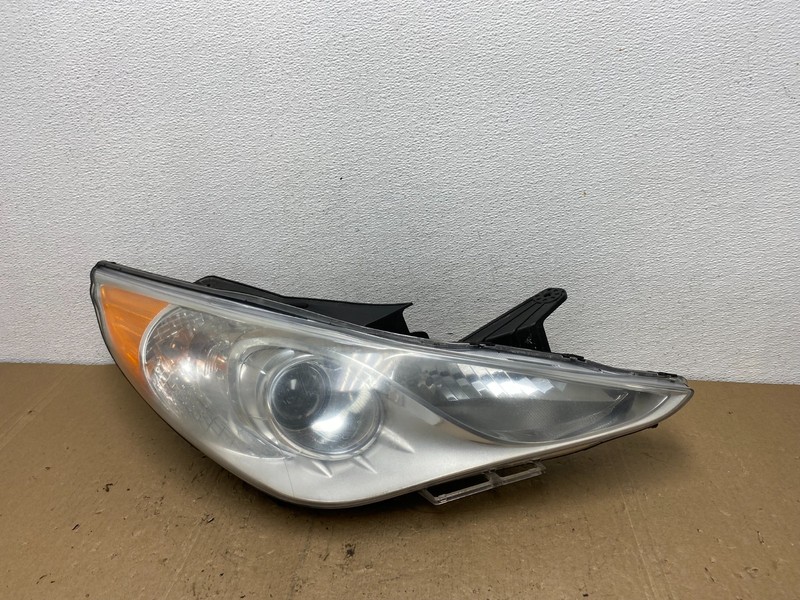 2011 - 2014 Hyundai Sonata Right Passenger Rh Side Headlight Halogen AC6003 DW