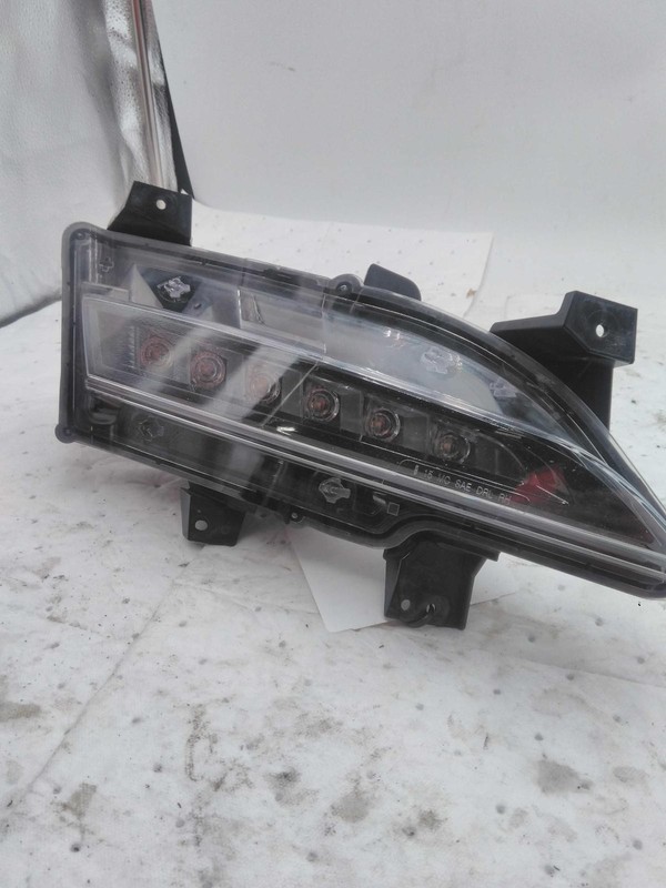 2017 Lincoln MKC Right Turn Signal Light Assembly White OEM 70389