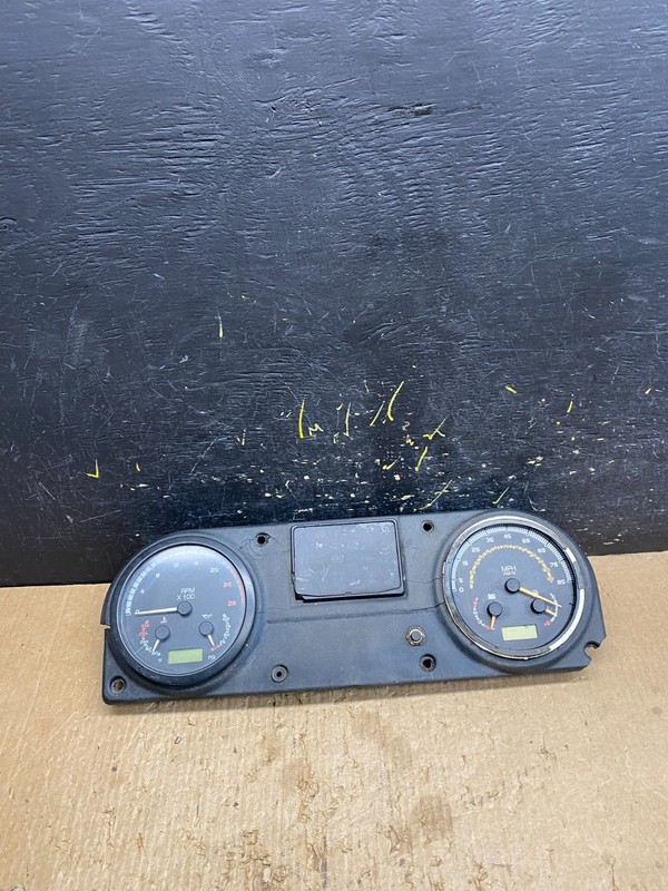 2011 Mack LE Instrument Panel Cluster Z9864