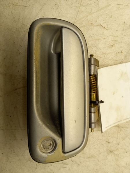 00-06 TOYOTA TACOMA SR5 EXTENDED CAB DRIVER SIDE FRONT (EXTERIOR) DOOR HANDLE