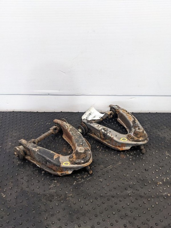 Driver Left &Passenger Right Lower Control Arm Front 72-78 TOYOTA PICKUP 119
