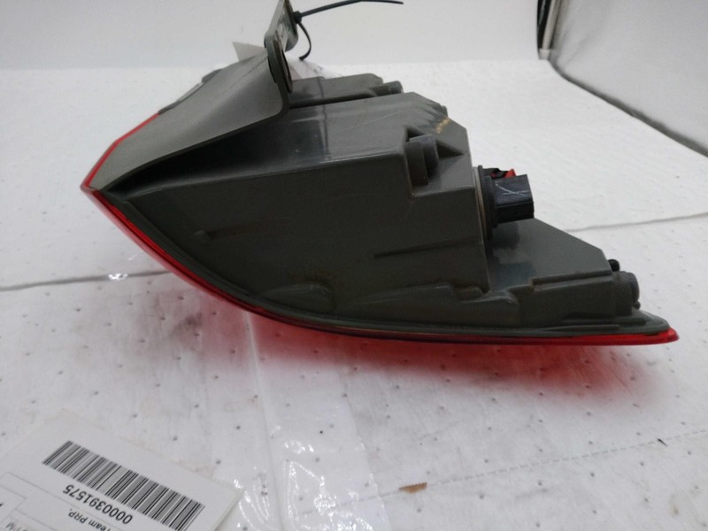 2015 Jeep Grand Cherokee Right Tail Light Assembly Black OEM Used 690947