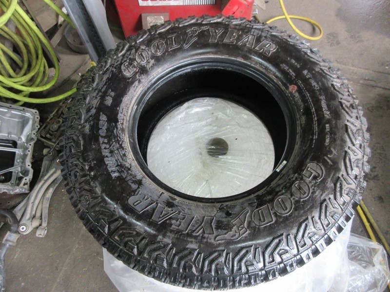 LT 315/70R17 Goodyear Wrangler Territory MT 113/110S - 15/32