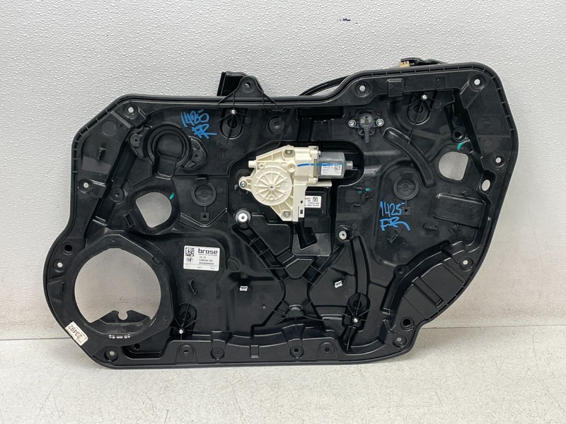 17-21 Alfa Romeo Giulia Front Right Passenger Window Regulator W/Motor 1425 OEM