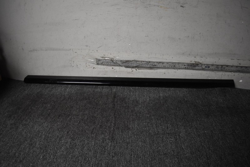 2018-2022 BMW FRONT RIGHT SIDE DOOR TRIM FACTORY OEM