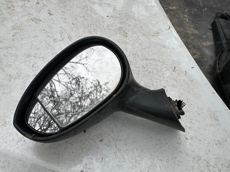 12-17 Fiat 500 COUPE OEM LH DRIVER SIDE DOOR MIRROR- BLACK W/ BLIND SPOT