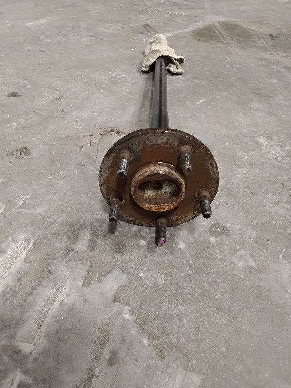 2006-2001 Dodge Dakota Rear Right Axle Shaft Round Cover 10 Bolt 8.25 Ring Gear