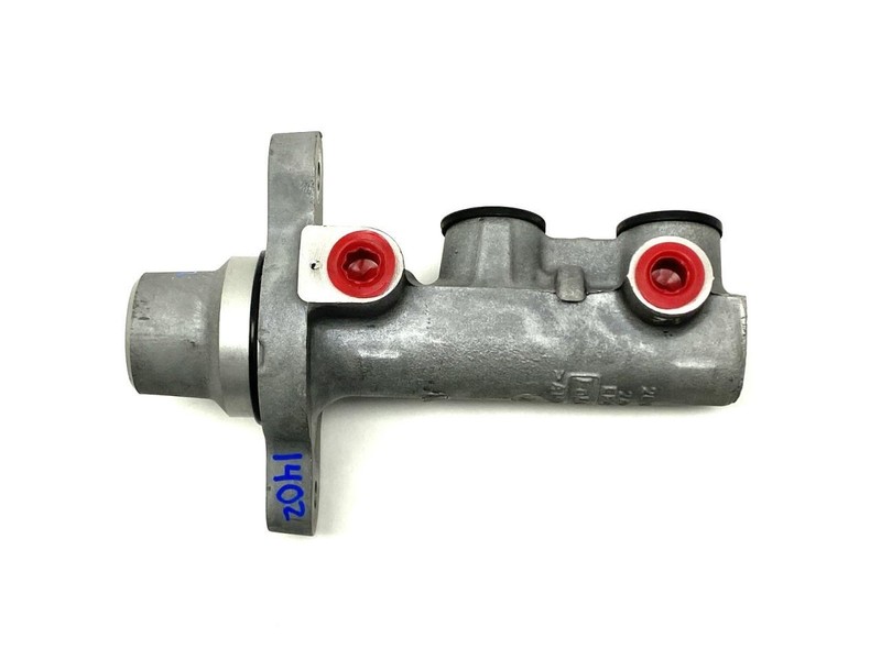 Brake Master Cylinder 8A8Z-2140-A Fits 2010-2011 Lincoln MKS 70451