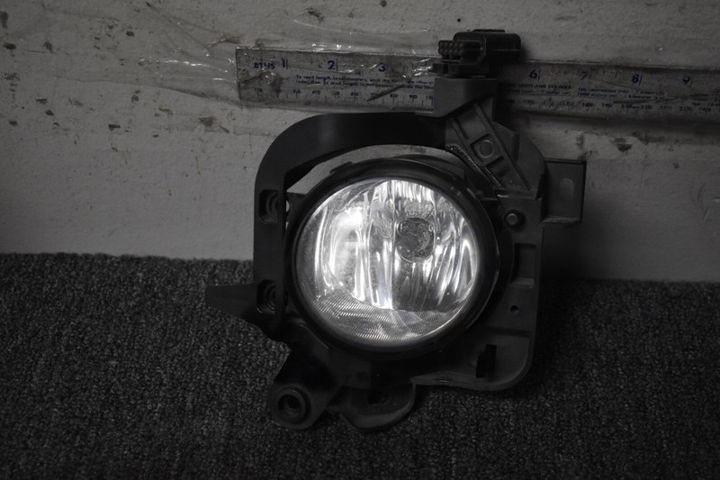 2012-2014 TOYOTA PRIUS FOG LIGHT LEFT SIDE FACTORY OEM