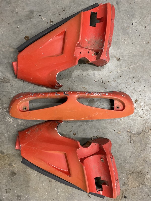 1995 YAMAHA VMAX Dx 600 Nose Cone Front Body Panels Red
