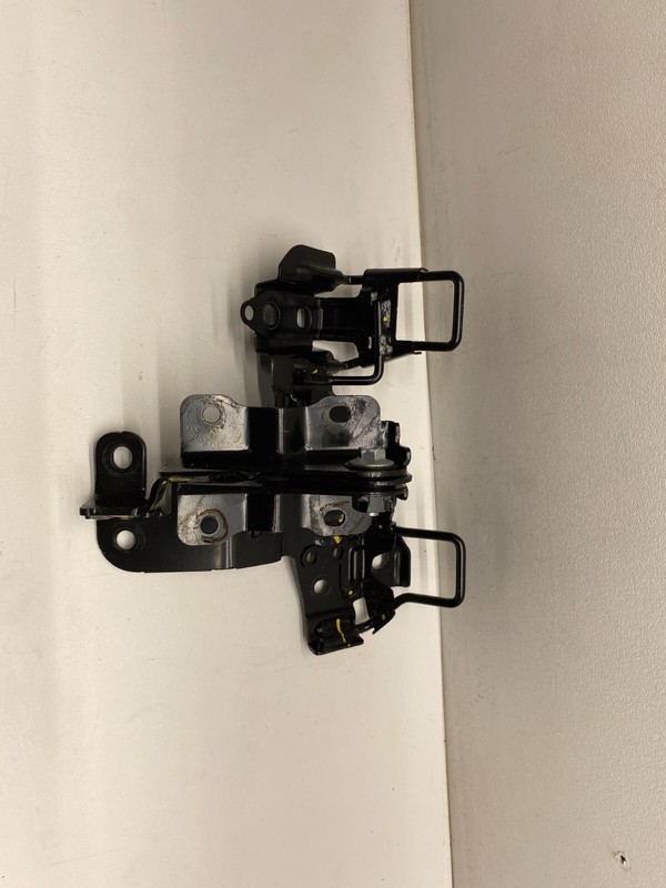 2020-2025 SUBARU LEGACY REAR SEAL BACK CENTER MOUNTING BRACKET HOLDER OEM