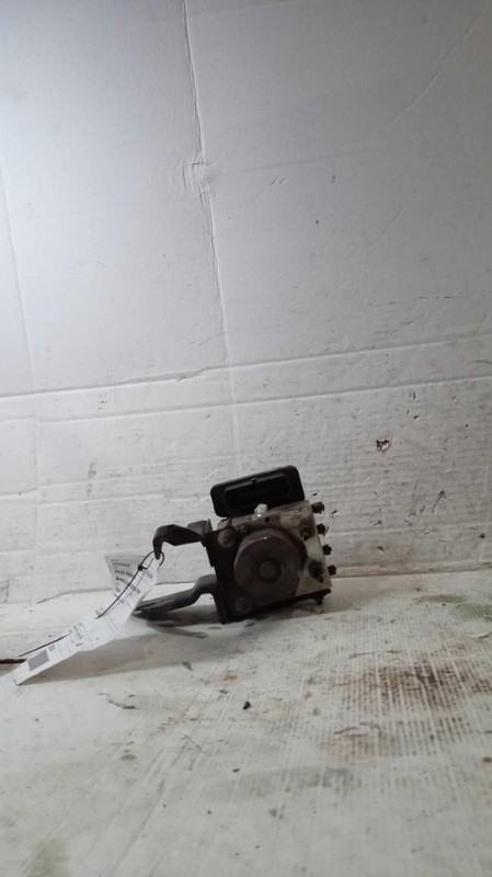 2016 Nissan Versa ABS Pump and Motor Assembly OEM 1.6L 62000 Miles Grey