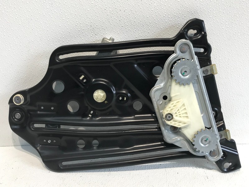 E88 135I 128I BMW Convertible Rear Right Window Lifter Regulator Motor Drive OEM