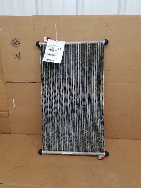 AC Condenser Showa Manufacturer Fits 98-02 ACCORD 258162