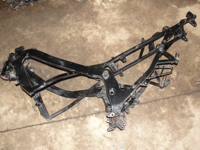 1999 SUZUKI GSX 600 F KATANA MAIN CHASSIS FRAME 600F 99