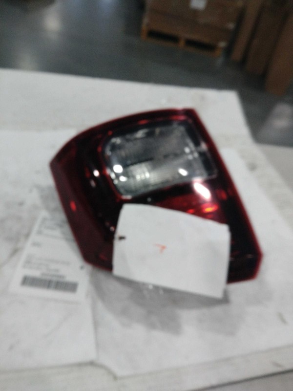 2017 Jeep Compass Right Tail Light Assembly Grey 338124 Used 90K Miles