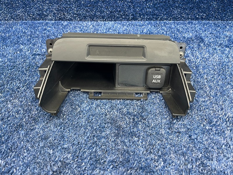 2017–20 FIAT 124 Spider Dashboard Digital Clock USB AUX Media Input Assembly OEM
