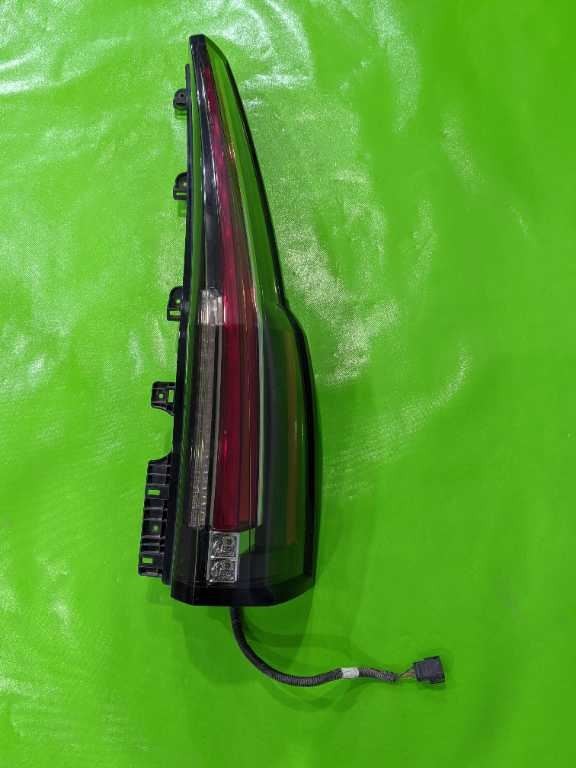 15-20 ESCALADE PASSENGER RIGHT TAILLIGHT LAMP OEM 4532-88
