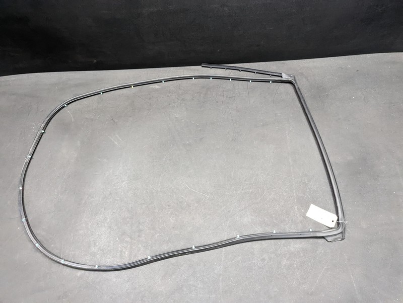 Rear Right Door Weatherstrip 2018 Honda CR-V 72810-TLA-A01 2017 2019 2020