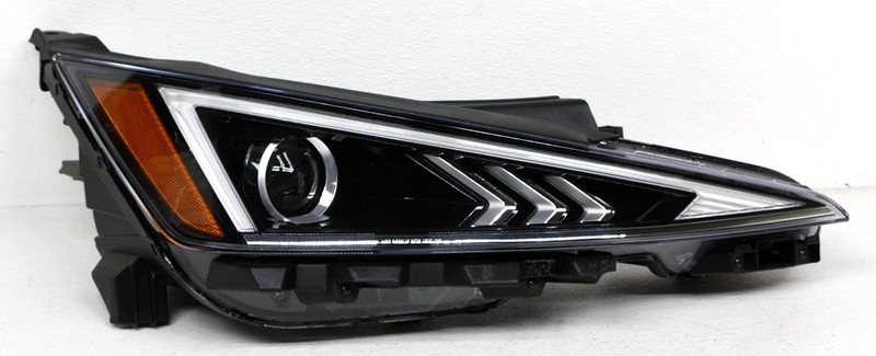 OEM Hyundai Elantra Sedan Right Passenger LED Headlamp 92102-F3510 Lens Flaw