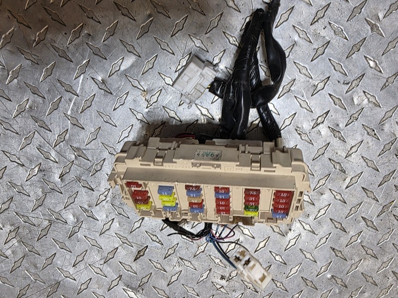 00-04 NISSAN XTERRA INTERIOR FUSE BOX RELAY JUNCTION CABIN BLOCK 252309B900 oem